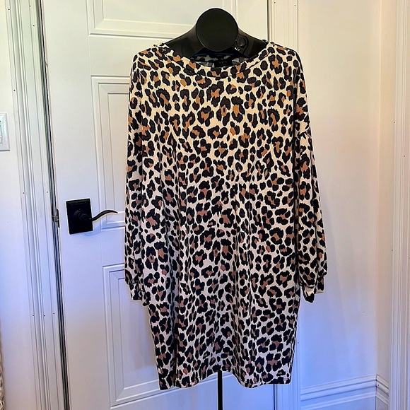 *VICI COLLECTION* Long Sleeve Pocketed Leopard Print Dress. Oversized fit. Sz L. - Picture 3 of 3